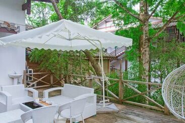 هتل Wuyishan Old Street Sen Live British Inn