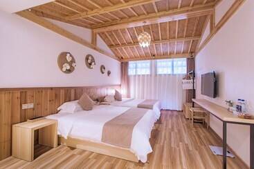 هتل Wuyishan Old Street Sen Live British Inn