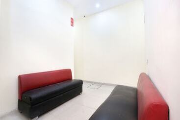 Oyo 16443 Hotel Jb