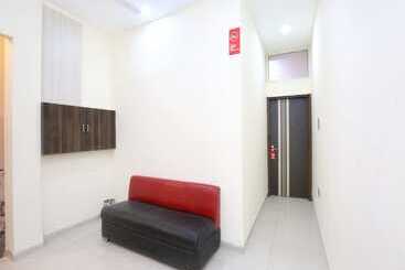 Oyo 16443 Hotel Jb