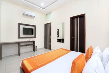 Oyo 16443 Hotel Jb