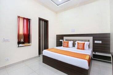 Oyo 16443 Hotel Jb