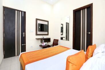Oyo 16443 Hotel Jb