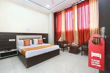 Oyo 16443 Hotel Jb