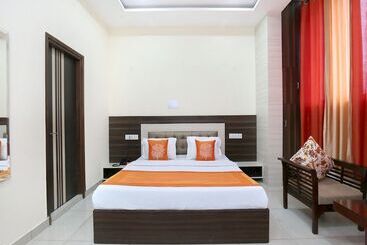 Oyo 16443 Hotel Jb