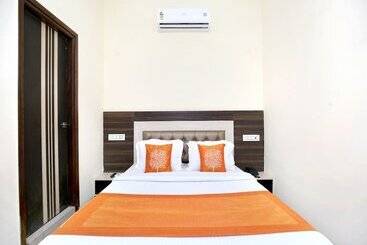 Oyo 16443 Hotel Jb