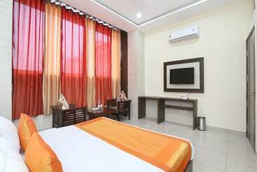 Oyo 16443 Hotel Jb