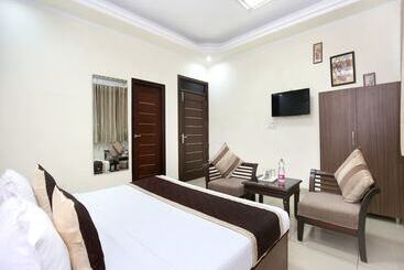 Oyo 16443 Hotel Jb