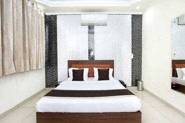 Oyo 16443 Hotel Jb