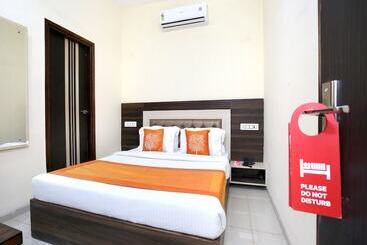 Oyo 16443 Hotel Jb