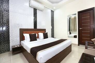 Oyo 16443 Hotel Jb