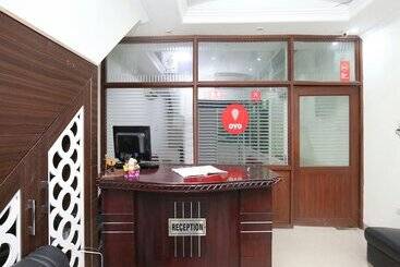 Oyo 16443 Hotel Jb