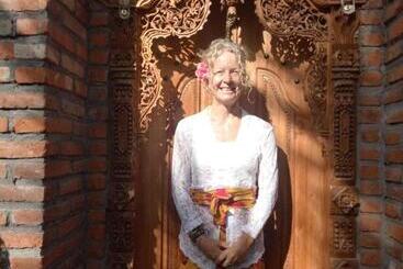 تختخواب و صبحانه Halumba Eco Villa Bali