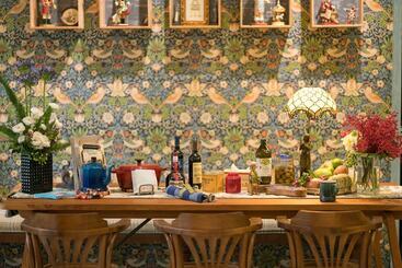R&j Guesthouse - Yuanshan