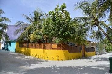 تختخواب و صبحانه The Sunrise Huraa
