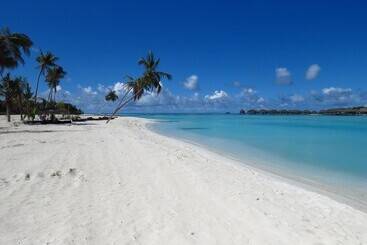 تختخواب و صبحانه The Sunrise Huraa