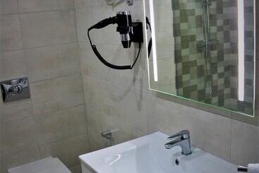تختخواب و صبحانه Tj Boutique Accommodation