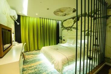 Fun Loving Theme Hotel Of Tengchong