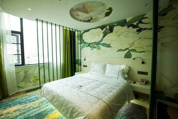 Fun Loving Theme Hotel Of Tengchong
