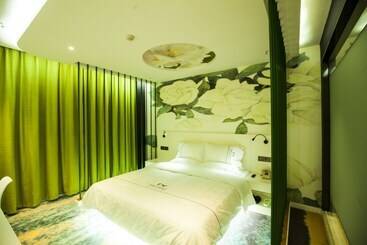 Fun Loving Theme Hotel Of Tengchong