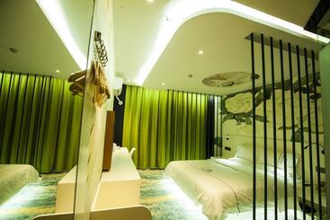 Fun Loving Theme Hotel Of Tengchong