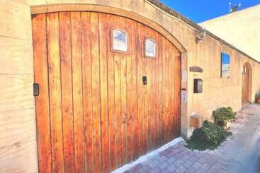 Grotto's Paradise B&b