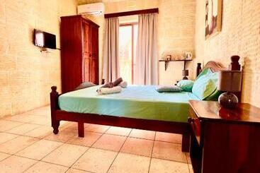 Grotto's Paradise B&b