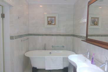 مسافرخانه Bermuda Villa Guest House
