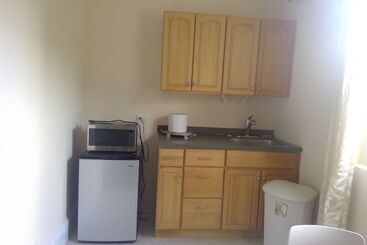 مسافرخانه Bermuda Villa Guest House