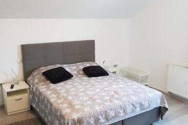 مسافرخانه Ke To Zagreb Airport Rooms