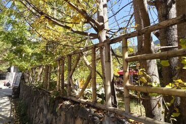 مسافرخانه Tengchong Ginkgo Village Bencai