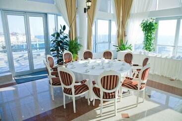 هتل Caspian Riviera Grand Palace