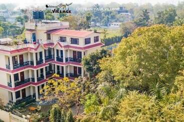 هتل Chitwan Park Village