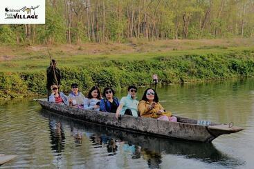 هتل Chitwan Park Village