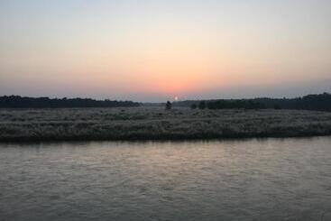 هتل Chitwan Park Village