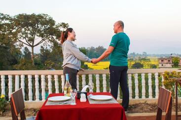 هتل Chitwan Park Village