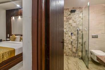 هتل De Falcon Goa Beach Resort