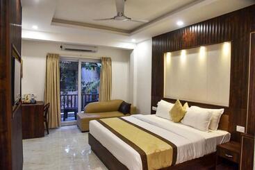 هتل De Falcon Goa Beach Resort