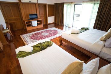 هتل E Outfitting Valley Resort