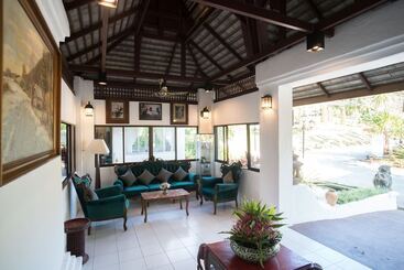 هتل E Outfitting Valley Resort