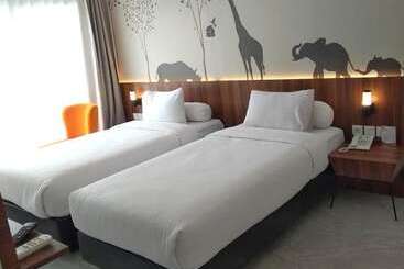 هتل Front One Resort Magelang
