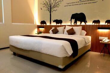 هتل Front One Resort Magelang
