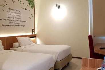 هتل Front One Resort Magelang
