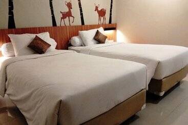 هتل Front One Resort Magelang