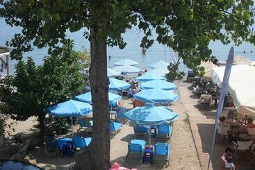 هتل Hercules Seafront Studios