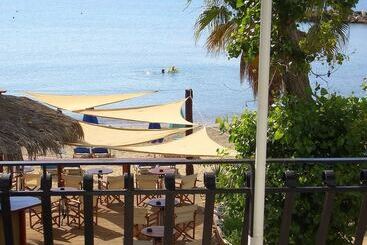 هتل Hercules Seafront Studios