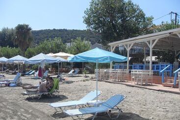 هتل Hercules Seafront Studios