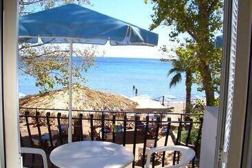 هتل Hercules Seafront Studios