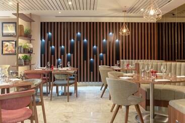هتل Hilton Garden Inn London Heathrow Terminal 2 And 3