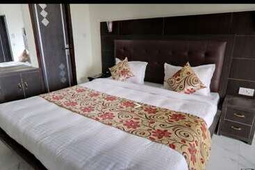 هتل Lords Highway Inn